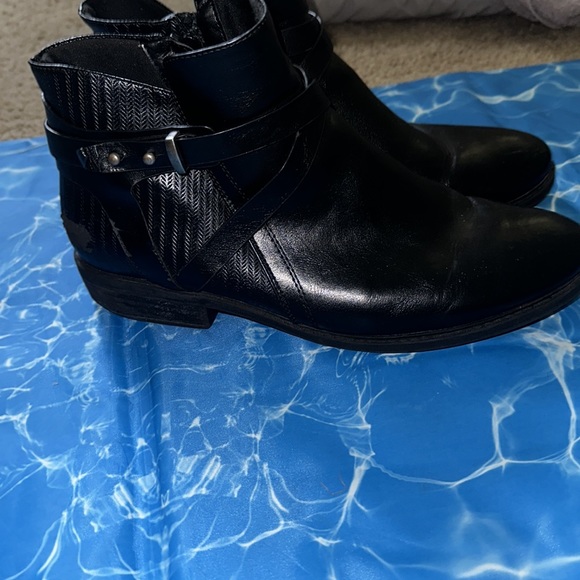 Pre-loved Baretrap yada booties - Picture 7 of 8